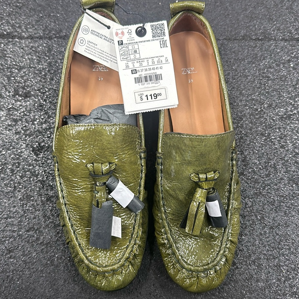 Zara Green PATENT-FINISH LEATHER LOAFERS. Size 5